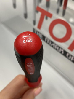 Отвертка диэлектрическая шлицевая TOPTUL 3x75 мм (1000V) FAEB0308 в Украине