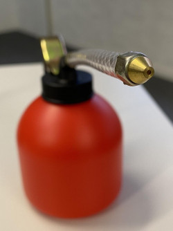 Маслёнка рычажная пластиковая TOPTUL 500 мл гибкий наконечник NCAB0150 купить