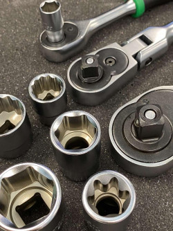 Универсальный набор инструмента 1/4", 3/8", 1/2" 144ед. TOPTUL GCAI144R цена