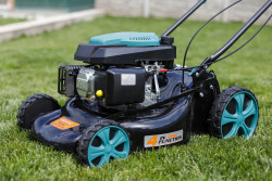 Газонокосилка бензиновая Sturm PL4615S 2800 Вт - фото №3 Газонокосилка бензиновая Sturm PL4615S 2800 Вт в Україні