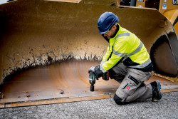 Акумуляторний ударний гайковерт Metabo SSW 18 LTX 1750 BL в Україні