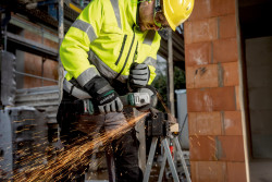Акумуляторна кутова шліфувальна машина Metabo Set W 18 L BL 9-125 в Україні