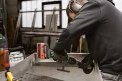 Акумуляторна машина для шліфування кутових зварних швів Metabo KNS 18 LTX 150 в Україні