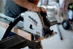 Аккумуляторна заглибна циркулярна пилка Metabo Set KT 18 LTX 66 BL акція