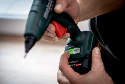 Аккумуляторний пістолет для гарячого клею Metabo HK 18 LTX 20 акція