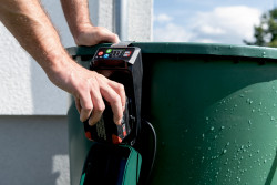 Акумуляторний заглибний насос і бочковий насос для дощової води Metabo TPF 18 LTX 2200 фото