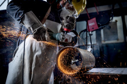 Кутова шліфувальна машина Metabo WE 19-125 Q M-Brush замовити