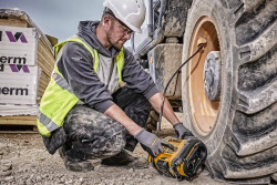 Компрессор повітряний акумуляторний DeWALT DCC018N фото