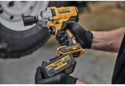 Гайковерт ударний акумуляторний безщітковий DeWALT DCF891P2G в Україні