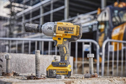 Гайковерт ударний акумуляторный безщітковий DeWALT DCF897NT не дорого