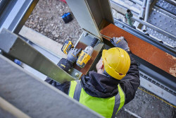 Гайковерт ударний акумуляторный безщітковий DeWALT DCF897NT фото