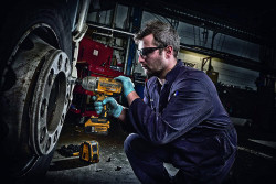 Гайковерт ударний акумуляторний безщітковий DeWALT DCF899N в інтернет-магазині