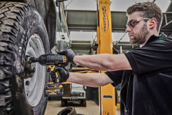 Гайковерт ударний акумуляторний безщітковий DeWALT DCF900P2G в интернет-магазине