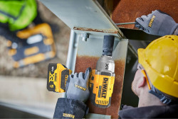 Гайковерт ударний акумуляторний безщітковий DeWALT DCF900P2T акція