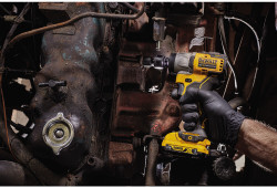 Гайковерт ударный акумуляторний безщітковий DeWALT DCF902D2 не дорого