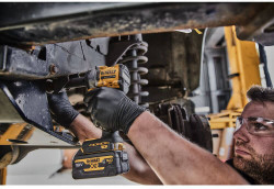 Гайковерт ударний акумуляторний безщітковий DeWALT DCF923N фото