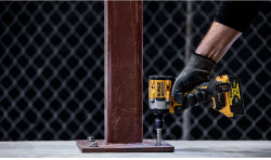 Гайковерт ударний акумуляторний безщітковий DeWALT DCF923N 