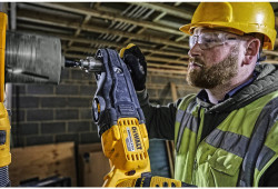 Дриль акумуляторний безщітковий DeWALT DCD470N в Україні