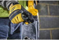 Дриль акумуляторний безщітковий DeWALT DCD470N акція