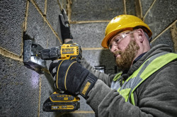 Дриль-шурупокрут акумуляторний безщітковий DeWALT DCD708N в Україні