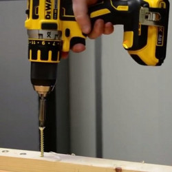 Дриль-шурупокрут акумуляторний безщітковий DeWALT DCD790D2 не дорого