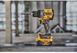Дриль-шуруповерт акумуляторна безщіткова DeWALT DCD800P2T заказать
