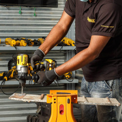 Дриль-шурупокрут акумуляторний безщітковий DeWALT DCD991NT+DCB187 в інтернет-магазині