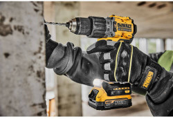 Дриль-шуруповерт аккумуляторна безщіткова ударна DeWALT DCD805E2T в Україні