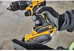 Дриль-шуруповерт аккумуляторна безщіткова ударна DeWALT DCD805E2T не дорого