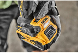 Дриль-шурупокрут акумуляторний безщітковий ударний DeWALT DCD805P2T акція