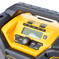 Зарядний пристрій-радіоприймач DeWALT DCR027 не дорого