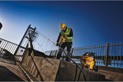 Бур з пустотілим стволом DeWALT DT60230 в Україні