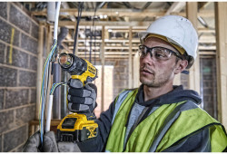 Пістолет гарячого повітря - акумуляторний фен DeWALT DCE530N фото