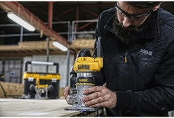 Фрезер мережевий DeWALT D26204K в Украине