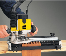 Фрезер мережевий DeWALT DW621 в Україні
