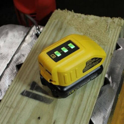 Ліхтар світлодіодний акумуляторний + USB адаптер DeWALT DCL040+DCB090 в Украине