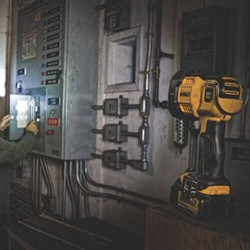 Ліхтар світлодіодний акумуляторний DeWALT DCL043 замовити