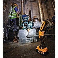 Ліхтар світлодіодний акумуляторний DeWALT DCL050 не дорого