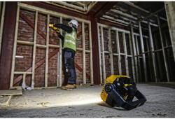 Ліхтар світлодіодний акумуляторний DeWALT DCL077 фото