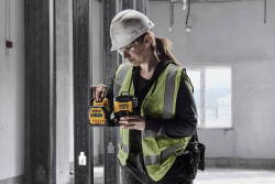 Уровень лазерний лінійний DeWALT DCE089D1G18 замовити