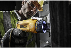 Викрутка аккумуляторна DeWALT DCF680G2 не дорого
