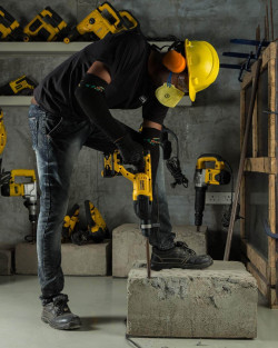 Перфоратор акумуляторний безщітковий SDS-Plus DeWALT DCH133M1 ціна