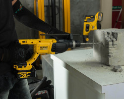 Перфоратор акумуляторний безщітковий SDS-Plus DeWALT DCH133M1 акція