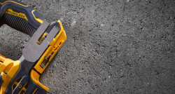 Перфоратор акумуляторний безщітковий SDS PLUS DeWALT DCH172NT акция