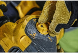 Перфоратор акумуляторний безщітковий SDS-Plus DeWALT DCH323T2 в Україні