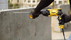 Перфоратор мережевий SDS-Plus DeWALT D25133K акція