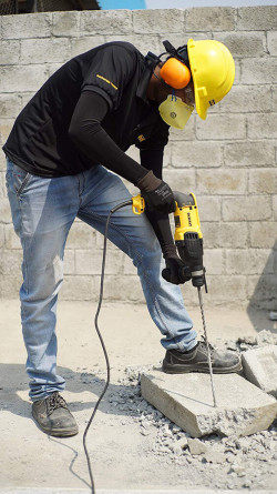 Перфоратор мережевий SDS-Plus DeWALT D25143K ціна