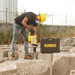 Перфоратор мережевий SDS-MAX DeWALT D25733K фото