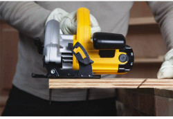 Пила дискова мережева DeWALT DWE560K цена