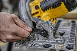Пилка дискова мережева DeWALT DWE576K купить